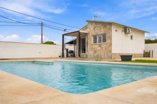 Chalet independiente con piscina privada