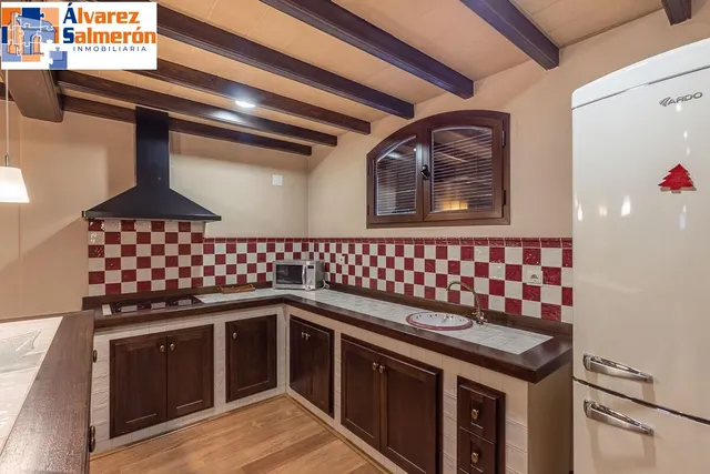 INCREÍBLE CHALET INDEPENDIENTE EN ZONA PRIVILEGIADA — 32