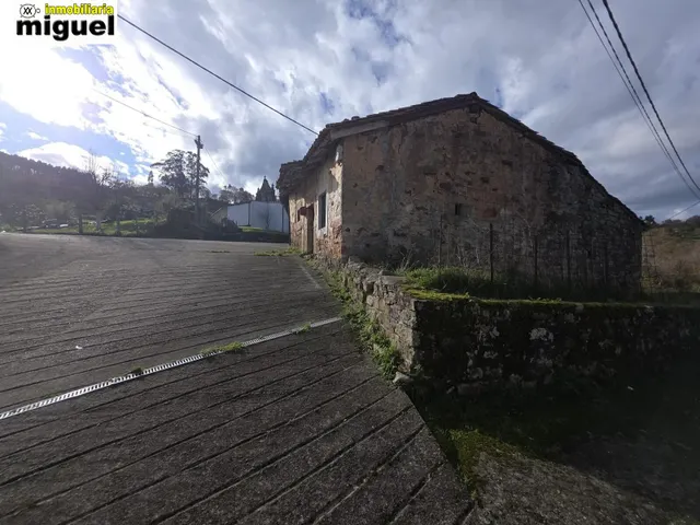 Se vende casa de piedra para rehabilitar con jardín en Cades - foto 4