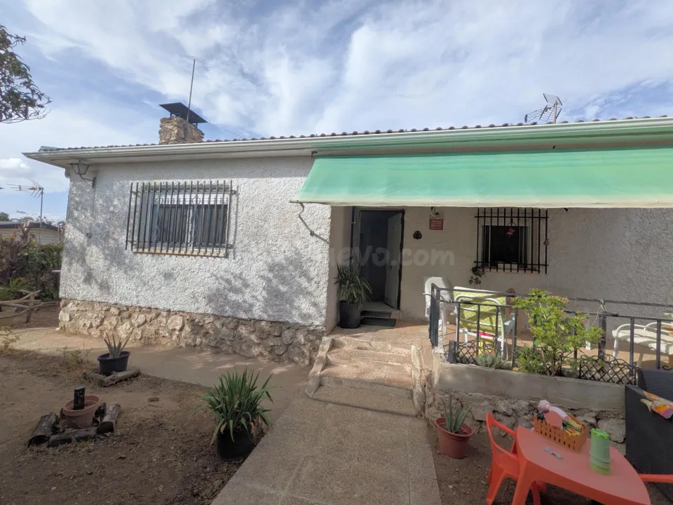 CHALET CON PISCINA EN URBANIZACIÓN