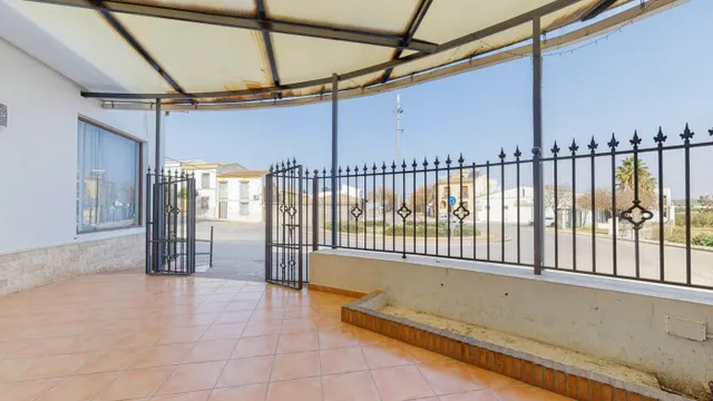 GRAN RESTAURANTE CON ESPACIOSA TERRAZA — 3