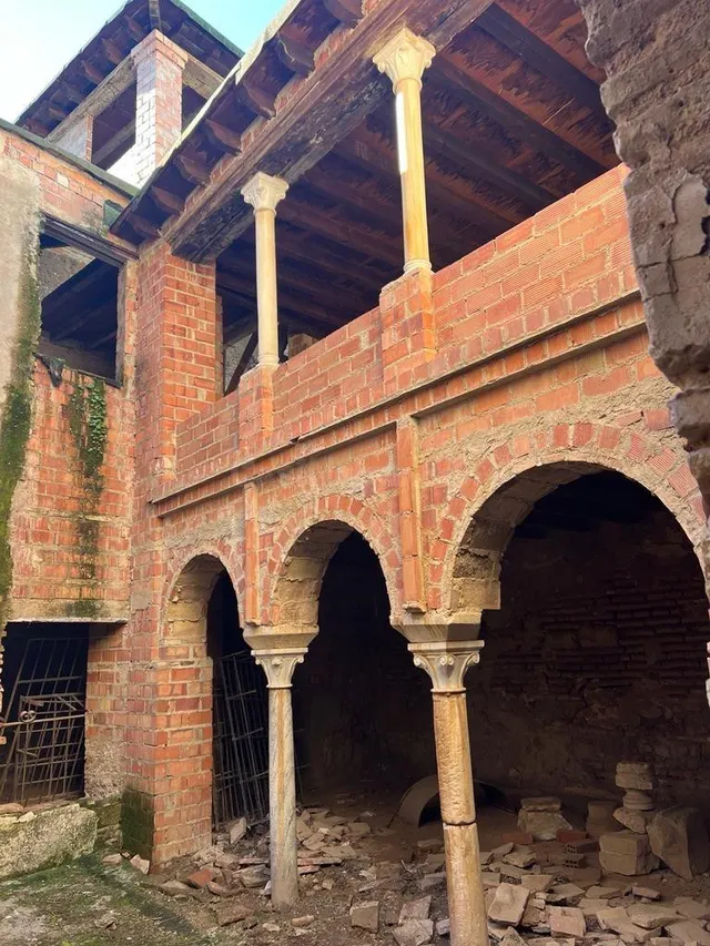 MAGNÍFICA PROPIEDAD EN CASCO HISTÓRICO PARA REFORMAR — 3