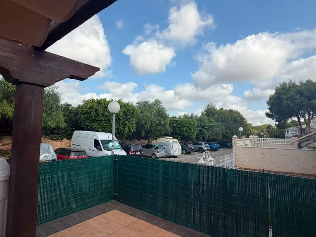 Elegante Dúplex Vacacional con Piscina y Terraza — 11