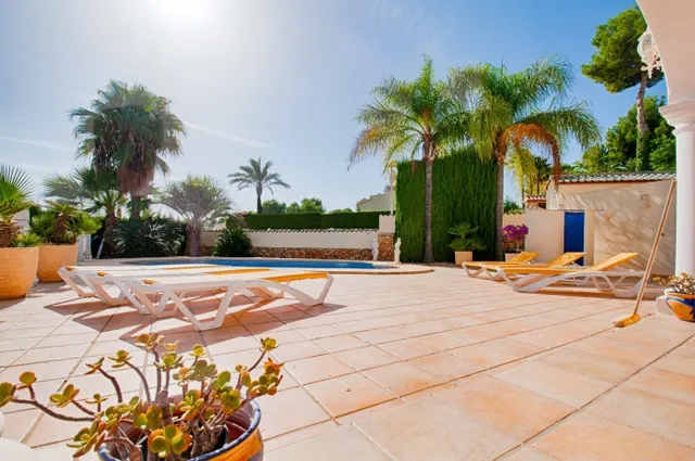 MAJESTUOSA VILLA CON VISTAS AL MAR, CERCA DE LA PLAYA DE LA FUSTERA, BENISSA — 36