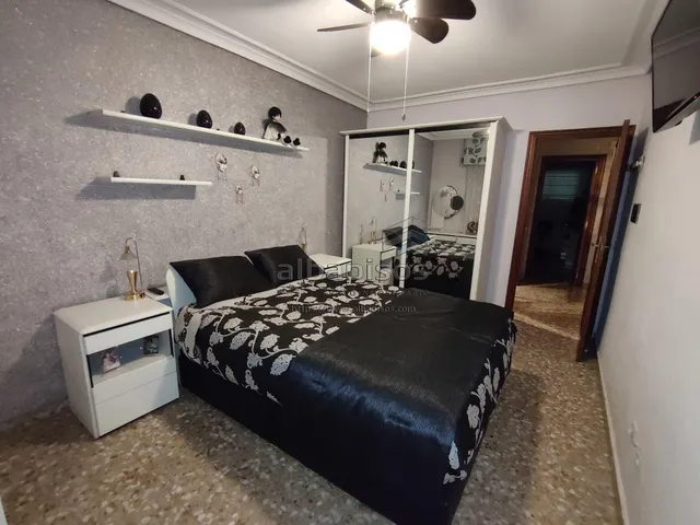 PISO DE CUATRO habitaciones SIN ASCENSOR. MUY BUENA ZONA — 23
