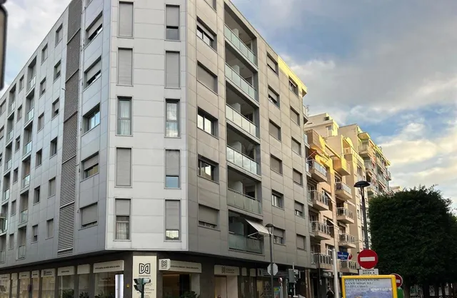 ¡VIVE EN EL CORAZÓN DE LLÍRIA! Primera planta con terraza, a - foto 2