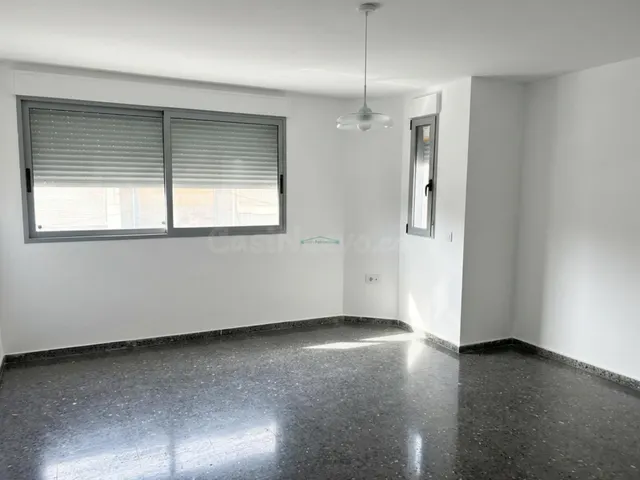 Vive en pleno centro de Llíria y crea un hogar completamente - foto 2
