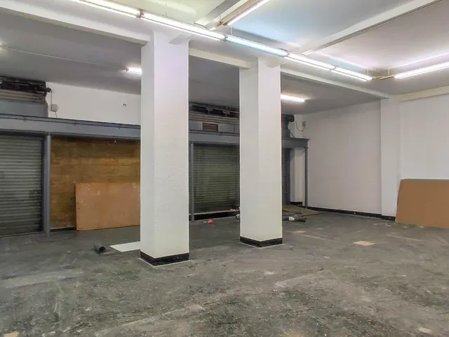 Amplio Local Comercial en Sant Antoni, Barcelona - Oportunidad de alquiler Único — 3