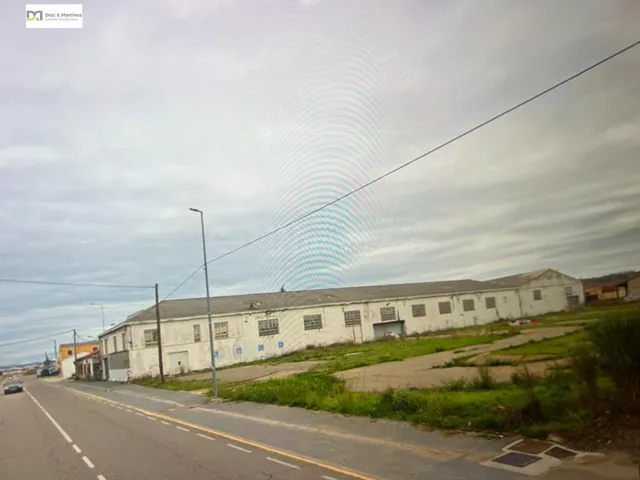 NAVE 2000 M2 Y 3500 DE TERRENO EN SANTA OLAJA DE LA RIBERA