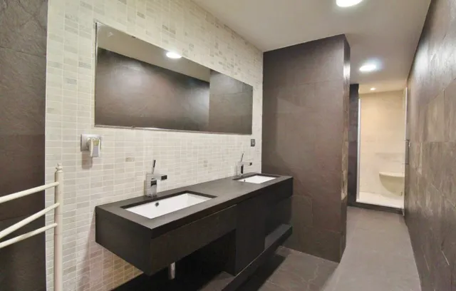Maravillosa vivienda junto al Corte Inglés. Ahora en oferta. Llámanos. — 16