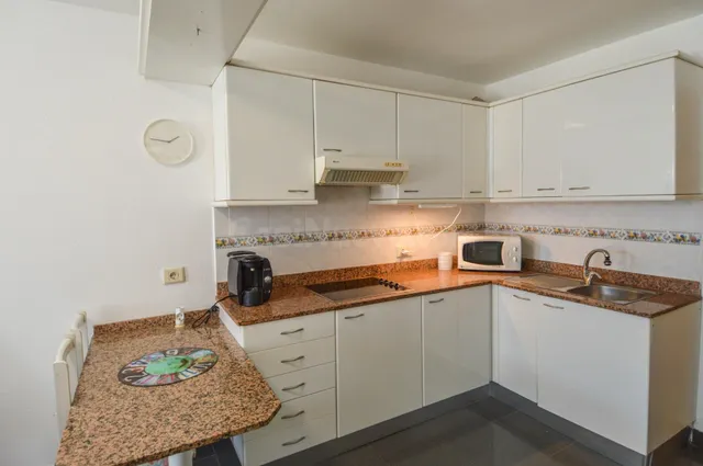 Apartamento de 3 dormitorios con vistas al mar en Amadores - foto 4
