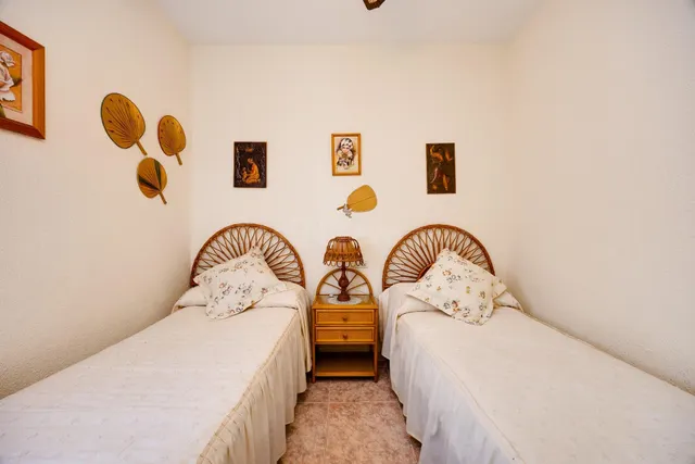 Bungalow planta alta de 3 dormitorios con piscina y plaza de garaje comunitaria. — 14