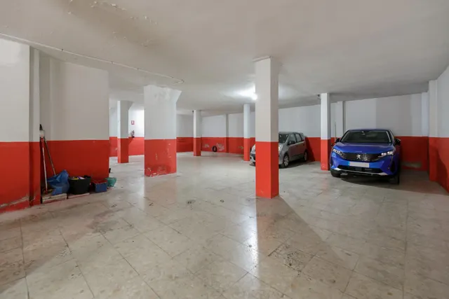 Local Comercial con 254 metros cuadrados junto a Carretera de la Sierra. — 4