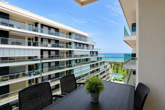 REF. 1853_APARTAMENTO EN 8º PLANTA CIUDAD JARDÍN II CON GARA