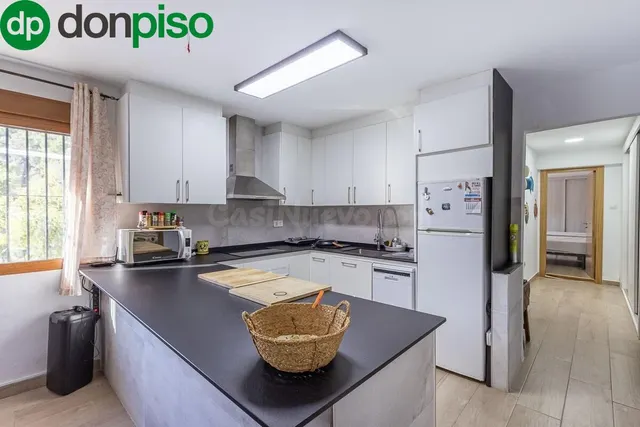 Encantadora Casa de una Planta con Amplio Terreno y Piscina  - foto 3