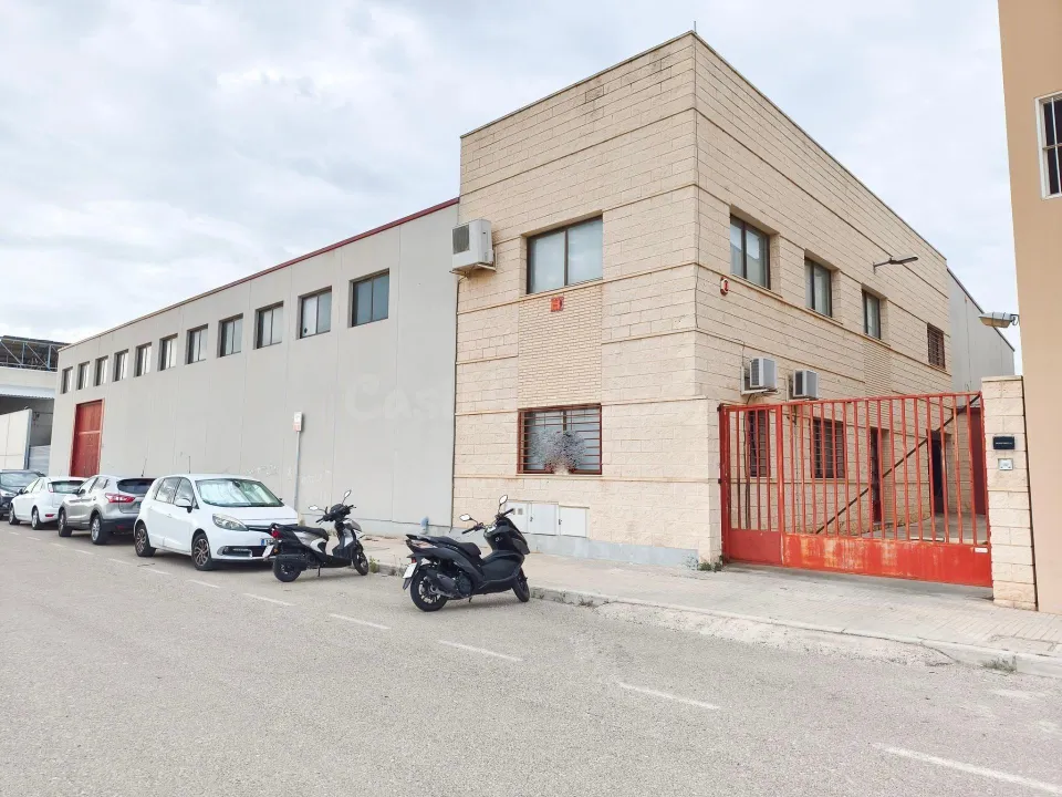 Nave Industrial de planta baja, de estructura de hormigón