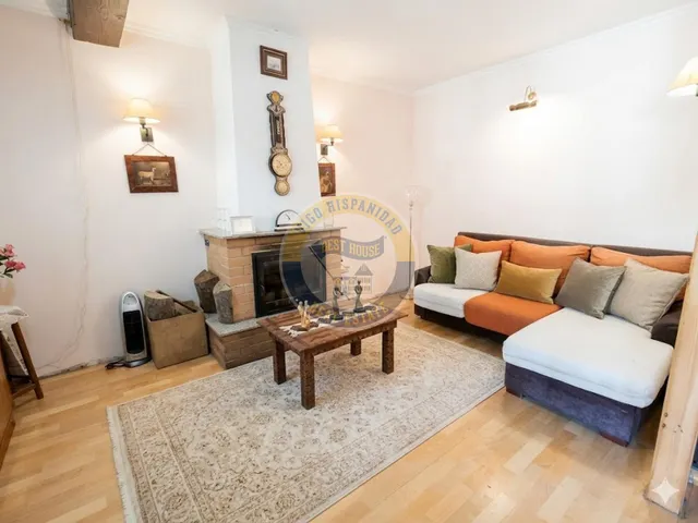 CASA DE 8 DORMITORIOS CON FINCA EN EL ENTORNO DE SAN COSME — 8