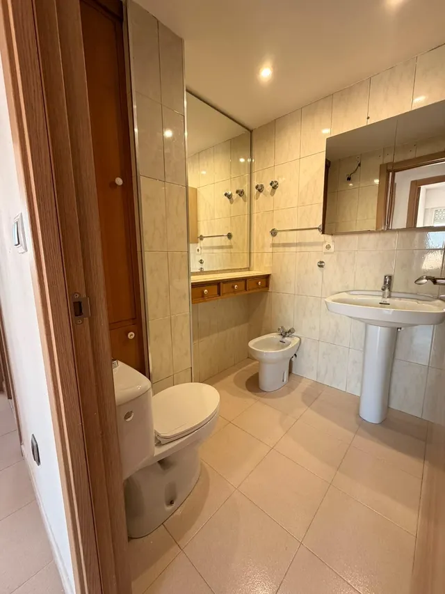 Piso en alquiler con 3 dormitorios, garaje y ascensor — 11