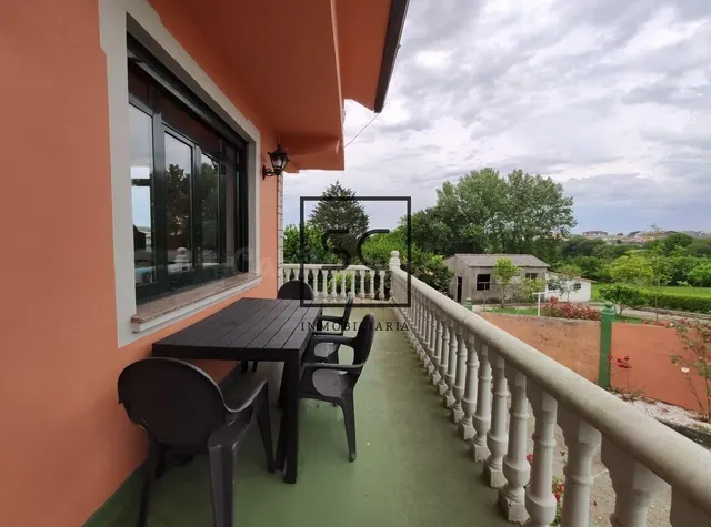 Casa de 3 plantas y garaje en Meirás, Valdoviño. - foto 4