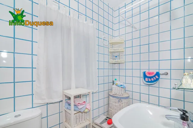 Casa de 7 dormitorios en La Zubia. (Con patio de 16 m2). — 7