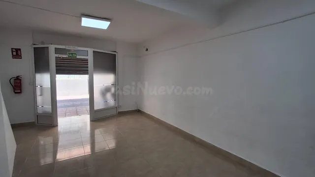 Bajo comercial en alquiler de 96 m2 situado muy cercano a la - foto 3