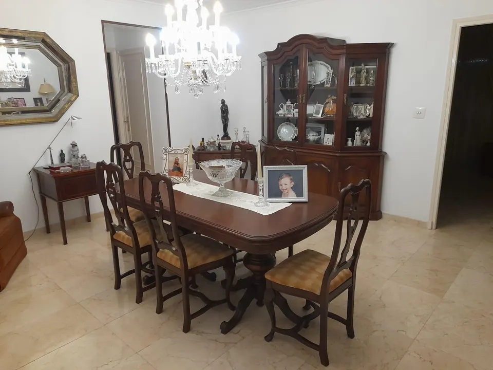 OPORTUNIDA GRAN CASA DE PUEBLO CON VIVIENDA UNIFAMILIAR Y NAV ES ANEXAS
