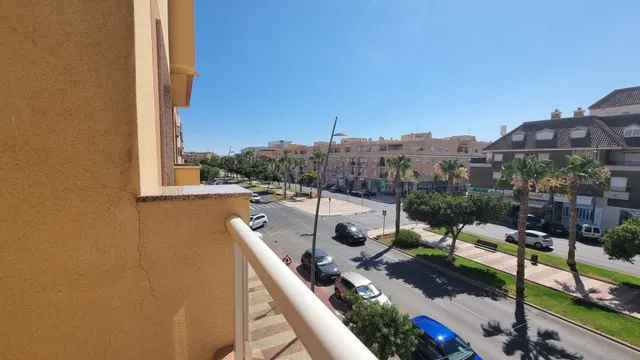 Amplio y Moderno Piso en Roquetas de Mar - Las Salinas por s - foto 3