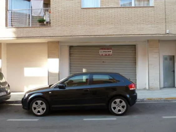 LOCAL COMERCIAL CON FACHADA DE 8 METROS APROX. — 5