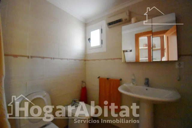 Amplia casa de pueblo con terraza, balcón y trastero — 50