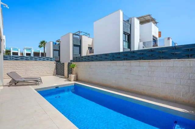 Villa moderna con piscina privada, 3 dormitorios y 3 baños. — 38