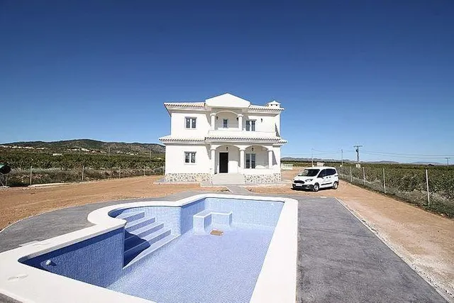 VILLAS DE OBRA NUEVA EN PINOSO — 2