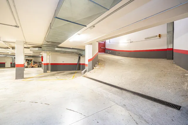 Alquiler de parking en el Coll d'en Rabassa — 15