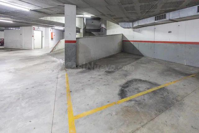 Plaza de parking en calle Olesa de Bonesvalls - foto 3