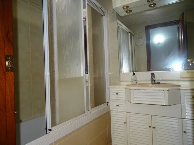 ¡Vive en el Corazón de Torrevieja! Apartamento de 4 Dormitorios, 3 Baños y Excelente Calidad — 13