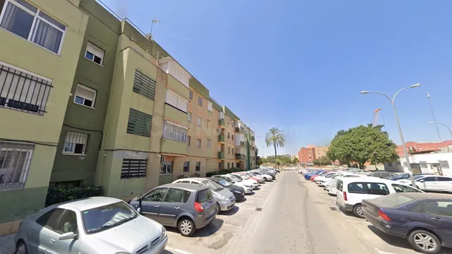 Inmueble Ocupado-Sin Posesión. Piso en venta en Pino Montano - foto 3