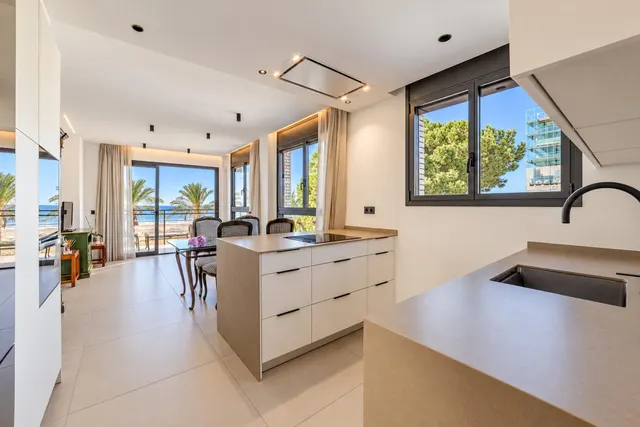 Vivir frente al mediterráneo: exclusivo piso en primera línea de mar en calafell — 12