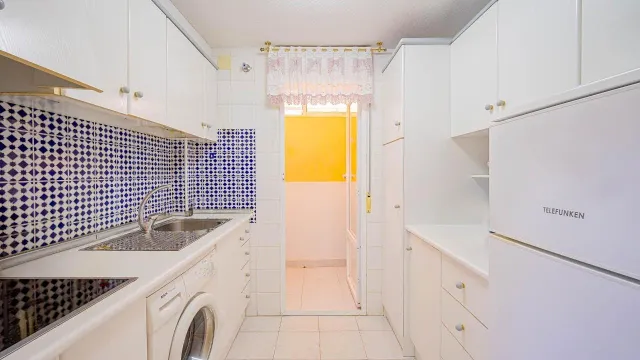 Bungalow en planta baja de 3 dormitorios con jardín y piscina comunitaria en Torrevieja — 19