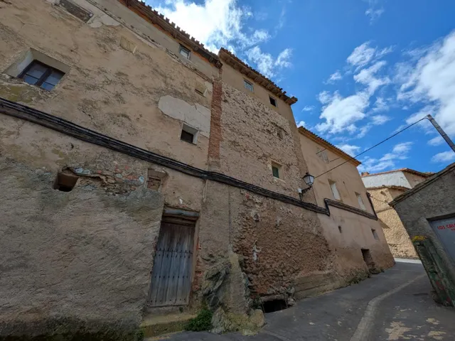 CASA DE 316m2 construidos en el bonito pueblo de Moros, proximo a Calatayud — 11
