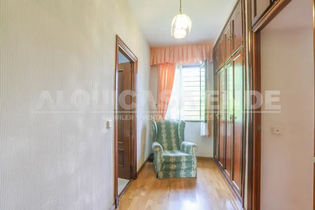 Exclusiva villa de lujo en Simón Verde: 1.150 m2 de parcela privada, gran piscina y bodega, a un paso de Sevilla. — 33