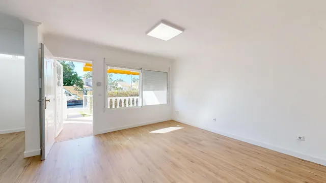 VEN A VIVIR EN FRENTE DEL CAMPO DE GOLF DE VILLAMARTIN — 5
