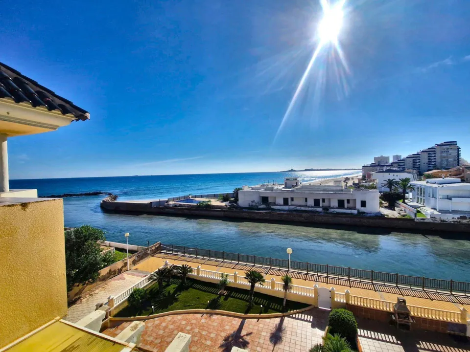 Apartamento reformado con vistas al Mediterráneo y espectacular solárium privado en Residencial Ipanema, La Manga km 2