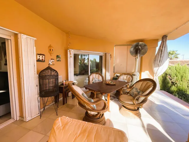 Villa en venta en Nueva Andalucía, Marbella, con vistas al mar y cerca de Puerto Banús — 4