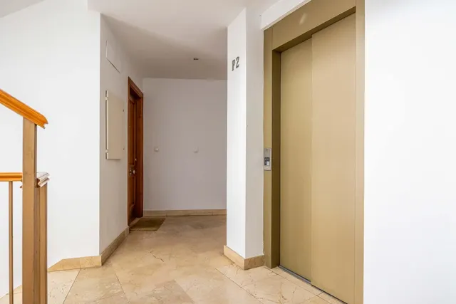 se alquila piso  SIN MUEBLES de 2 habitaciones 2 baños, terraza, garaje en castilleja de la cuesta — 27