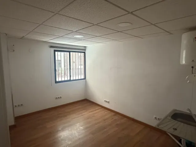 Avenida de la Constitución. Alquiler local comercial 93 m2. — 11
