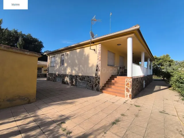 Exclusivo Chalet Seminuevo en Albacete con Amplias Instalaci - foto 3