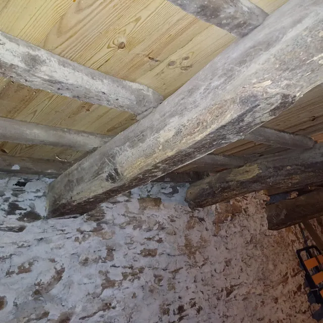 SE VENDE CASA DE ALDEA EN ARZUA PARA REFORMAR — 26