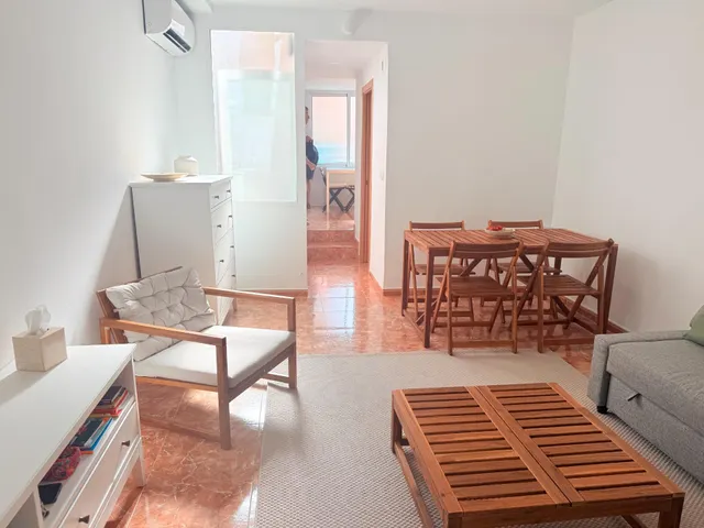 EXCELENTE PISO CERCA DE LA PLAYA, TOTALMENTE REFORMADO, EN 1º PLANTA,  EN UNA CASA TIPICA DEL BARRIO DEL CABAÑAL. — 6