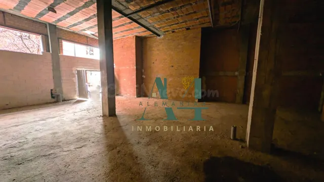 Alquiler de local en bruto en el centro de la ciudad - foto 4
