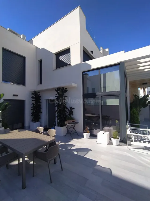 VILLA DE LUGO CON PISCINA PRIVADA EN LAS LOMAS DE CABO ROIG 