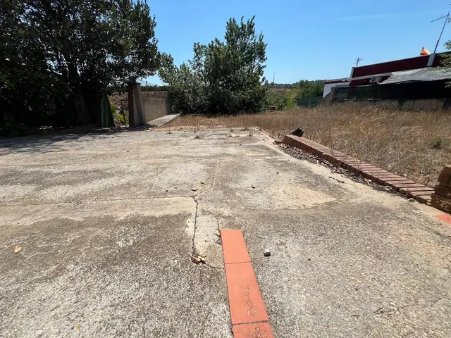 Terreno urbano en Torrent con edificación y frontenis. — 19